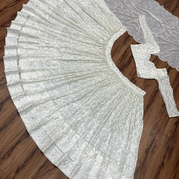 GEORGETTE WEDDING WEAR LEHENGA SET WITH SEQUENCE & EMBROIDERY WORK AND CANVAS - Picture 6 of 9